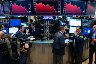 Image for: U.S. Weighs New Permit Requirements for AI Chip Exports as Semiconductor Stocks Slide