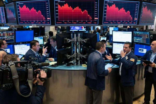 Image for: U.S. Weighs New Permit Requirements for AI Chip Exports as Semiconductor Stocks Slide